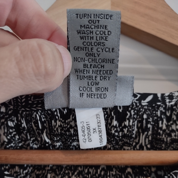 Catherines Smocked Mosaic Print Flutter Sleeve Tunic Top - Picture 9 of 12